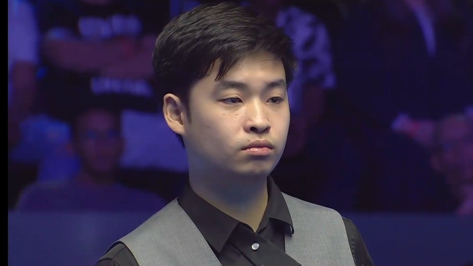 备举足轻重 备举足轻重